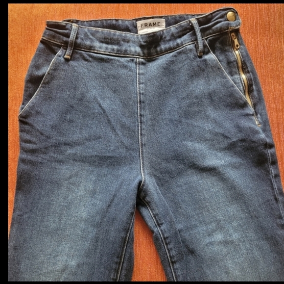 FRAME Kick Flare Jeans - Picture 11 of 15